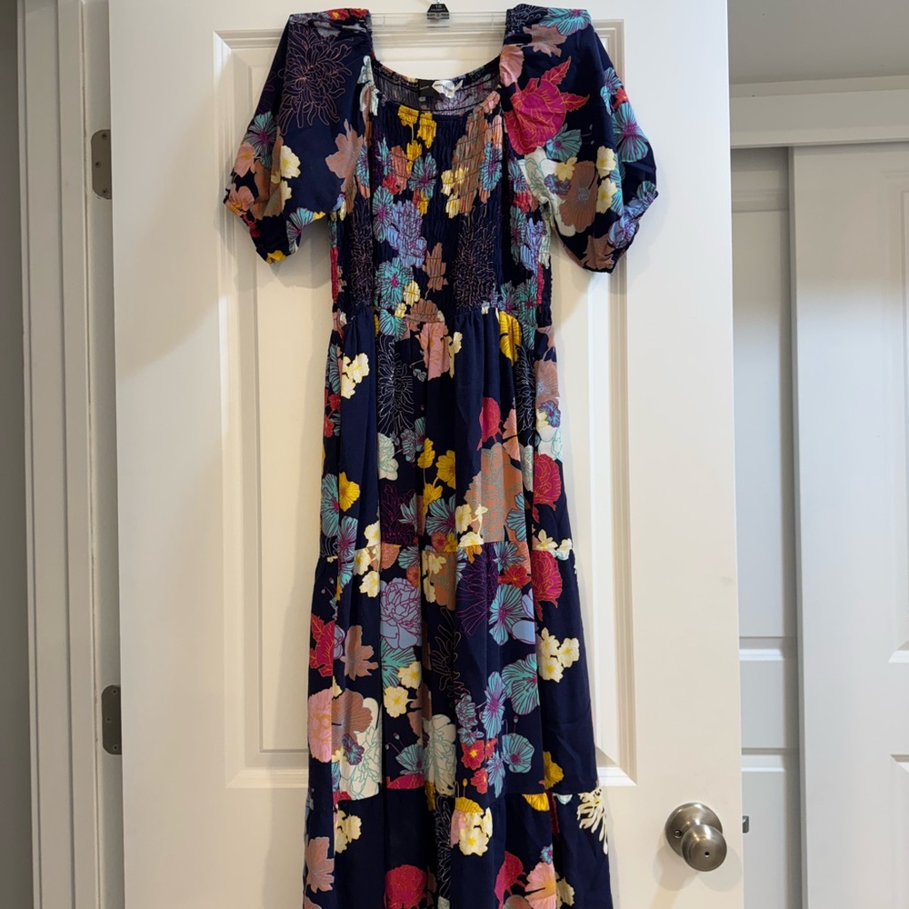 Universal Thread Blue Distressed Straight Leg Jea… - image 2